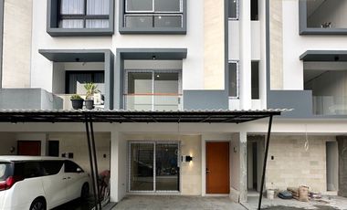 Rumah konsep modern living dalam townhouse jagakarsa