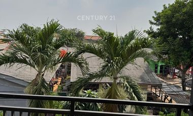 RUMAH BESAR DEKAT 3 KAMPUS DI JATIWARINGIN, PONDOK GEDE. (9077)