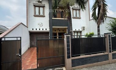 RUMAH BESAR DEKAT 3 KAMPUS DI JATIWARINGIN, PONDOK GEDE. (9077)