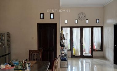 RUMAH BESAR DEKAT 3 KAMPUS DI JATIWARINGIN, PONDOK GEDE. (9077)