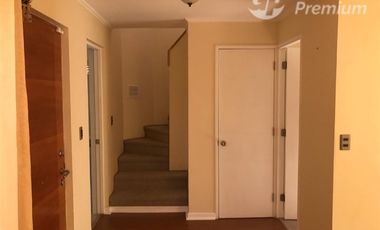 Casa en Venta en Gran Oportunidad de adquirir Hermosa casa en la arboleda sector el milagro 3dormitorios 3 baños, cocina tradicional amoblada.