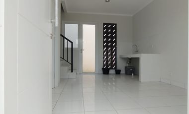 DIJUAL  CEPAT RUMAH  SIAP HUNI 2 KAMAR  DI SUMMARECON BANDUNG
