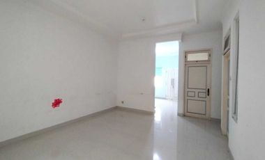 Rumah Siap Huni Pondasi 2Lantai Dlm Komplek di Tl Iskandar Dkt Stasiun