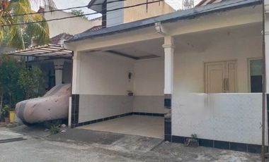 Rumah Siap Huni Pondasi 2Lantai Dlm Komplek di Tl Iskandar Dkt Stasiun