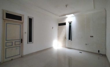 Rumah Siap Huni Pondasi 2Lantai Dlm Komplek di Tl Iskandar Dkt Stasiun
