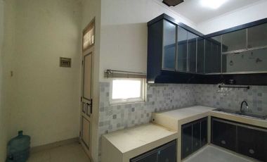 Rumah Siap Huni Pondasi 2Lantai Dlm Komplek di Tl Iskandar Dkt Stasiun