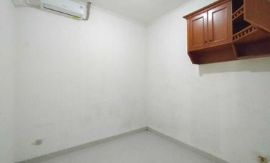 Rumah Siap Huni Pondasi 2Lantai Dlm Komplek di Tl Iskandar Dkt Stasiun