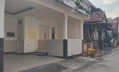Rumah Siap Huni Pondasi 2Lantai Dlm Komplek di Tl Iskandar Dkt Stasiun