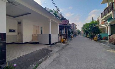 Rumah Siap Huni Pondasi 2Lantai Dlm Komplek di Tl Iskandar Dkt Stasiun