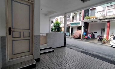 Rumah Siap Huni Pondasi 2Lantai Dlm Komplek di Tl Iskandar Dkt Stasiun