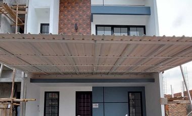 Rumah mewah 2 lantai lokasi dekat mall artha gading