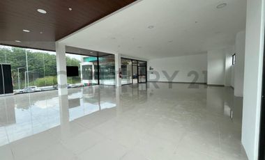 ¡Local esquinero con vista panorámica vidrio templado 153.42 m²