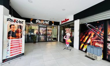 ¡Local esquinero con vista panorámica vidrio templado 153.42 m²