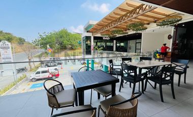 ¡Local esquinero con vista panorámica vidrio templado 153.42 m²