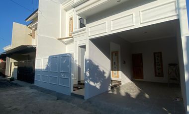 JUAL RUMAH MEWAH 2 LANTAI 4 KAMAR GENTAN RAYA MANGESTI PURBAYAN SOLO