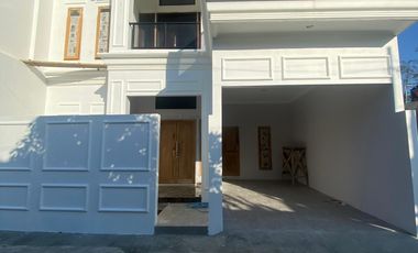 JUAL RUMAH MEWAH 2 LANTAI 4 KAMAR GENTAN RAYA MANGESTI PURBAYAN SOLO