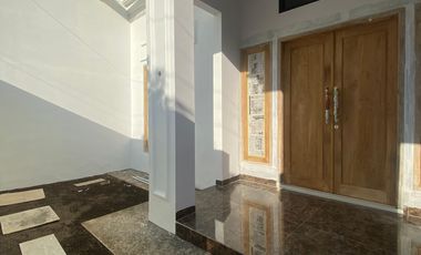 JUAL RUMAH MEWAH 2 LANTAI 4 KAMAR GENTAN RAYA MANGESTI PURBAYAN SOLO