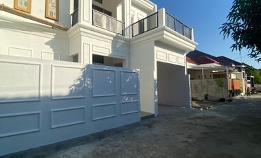 JUAL RUMAH MEWAH 2 LANTAI 4 KAMAR GENTAN RAYA MANGESTI PURBAYAN SOLO