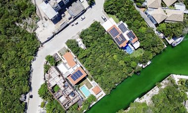 Exclusivo lote en venta frente a la marina en Puerto Aventuras