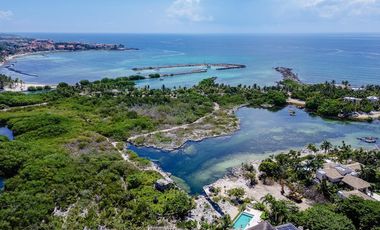 Exclusivo lote en venta frente a la marina en Puerto Aventuras