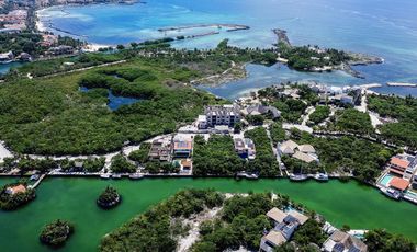 Exclusivo lote en venta frente a la marina en Puerto Aventuras