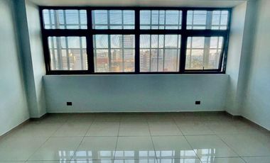 ESPACIOSA OFICINA CON ESTACIONAMIENTO