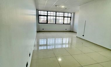 ESPACIOSA OFICINA CON ESTACIONAMIENTO