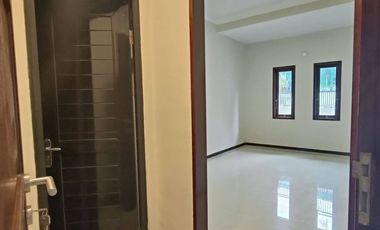 Sale rumah one gate 2lt 120m2 hanya 50mtr dari utama buana raya jl5mtr