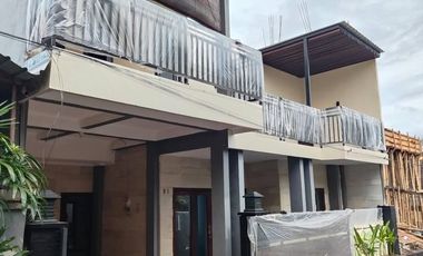 Sale rumah one gate 2lt 120m2 hanya 50mtr dari utama buana raya jl5mtr