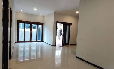 Sale rumah one gate 2lt 120m2 hanya 50mtr dari utama buana raya jl5mtr