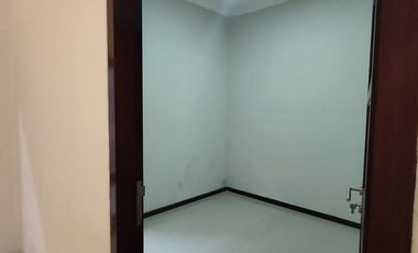 Sale rumah one gate 2lt 120m2 hanya 50mtr dari utama buana raya jl5mtr