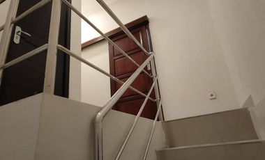 Sale rumah one gate 2lt 120m2 hanya 50mtr dari utama buana raya jl5mtr