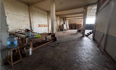 Se Renta Bodega sobre av. Talleres Cancún Q.roo