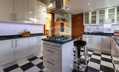 CASA SECTOR COLEGIO SAN IGNACIO/ SAN GABRIEL