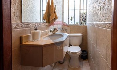 CASA SECTOR COLEGIO SAN IGNACIO/ SAN GABRIEL