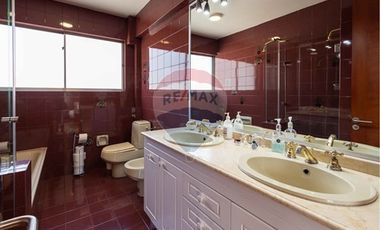 CASA SECTOR COLEGIO SAN IGNACIO/ SAN GABRIEL