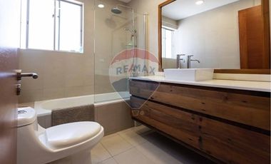 CASA SECTOR COLEGIO SAN IGNACIO/ SAN GABRIEL