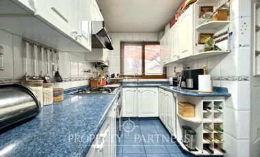 Andalué luminosa casa en sector con excelente conectividad