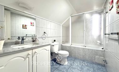 Andalué luminosa casa en sector con excelente conectividad