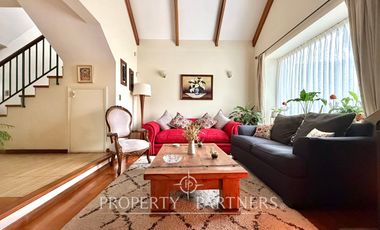 Andalué luminosa casa en sector con excelente conectividad