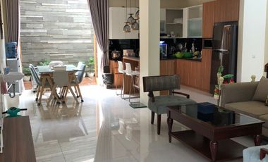 Turun Harga Jual Cepat Rumah Cantik Minimalis Baru Renovasi Furnished di Sayap Rajawali Timur