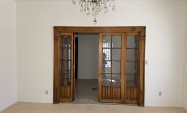 Amplia propiedad en renta, ideal para uso corporativo