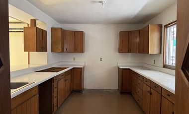 Amplia propiedad en renta, ideal para uso corporativo