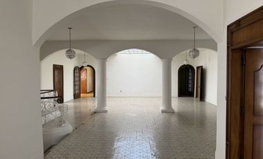 Amplia propiedad en renta, ideal para uso corporativo