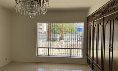 Amplia propiedad en renta, ideal para uso corporativo