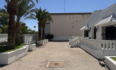 Amplia propiedad en renta, ideal para uso corporativo