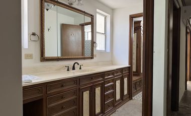 Amplia propiedad en renta, ideal para uso corporativo