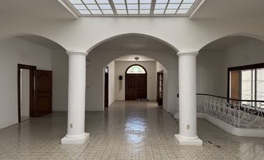 Amplia propiedad en renta, ideal para uso corporativo