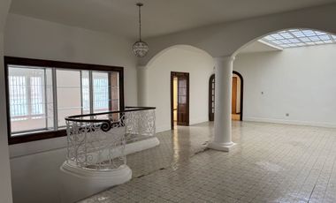 Amplia propiedad en renta, ideal para uso corporativo