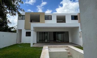 Casa de 4 recamaras en privada al norte de la ciudad